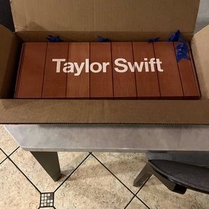 Taylor Swift - Meet me at midnight clock